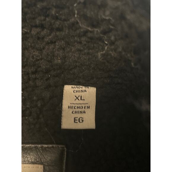 EUC Levi's Black Polyurethane Jacket Leather Look Pockets Sherpa Lining SIze XL - Picture 4 of 9